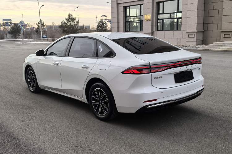 Used  Galaxy A7 2025 Model EM-i 70km Luxury Edition
