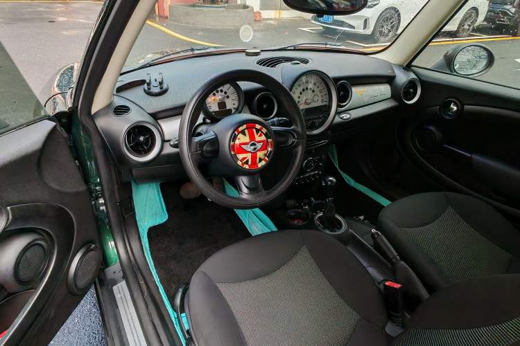 Used  MINI 2011 1.6L ONE
