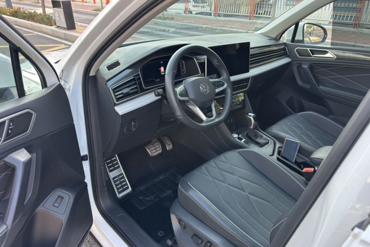 Used Volkswagen Tiguan L 2024 Outstanding Model 330TSI Automatic Two-Wheel Drive R-Line Dragon Glory Edition