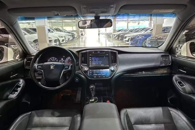 Used Toyota Crown 2018 2.0T Fashion Edition
