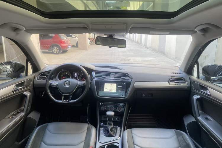 Used Volkswagen Tiguan L 2020 330TSI Automatic Two-Wheel Drive Panoramic Comfort Edition China VI Standard
