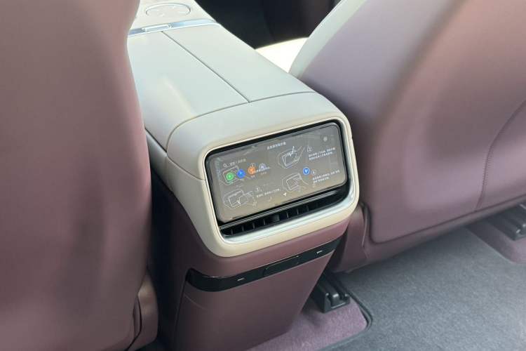 Used  YU7 2025 Ultra-Long Range All-Wheel Drive Pro Version
