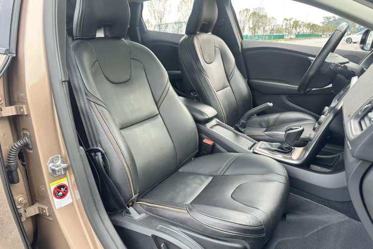 Used Volvo V40 2017 Cross Country T3 Zhiya Edition
