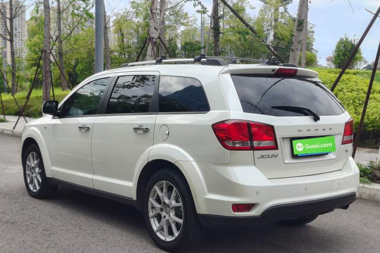 Used Dodge Journey 2013 2.4L Two-Wheel Drive Luxury Version
