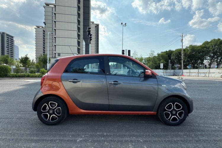 Used  forfour 2016 0.9T 66 kW Pioneer Edition
