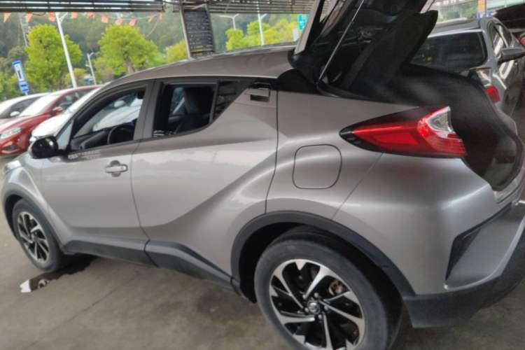 Used Toyota IZOA 2018 2.0L Yichi Version China VI Standard
