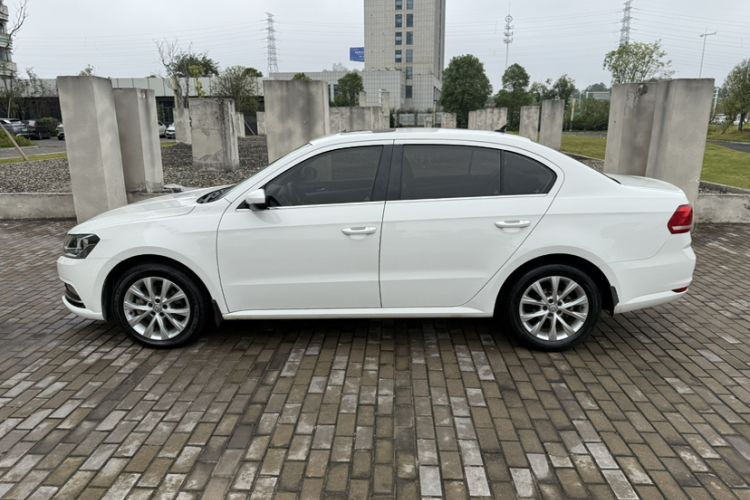 Used Volkswagen Lavida 2017 1.6L Automatic Comfort Edition
