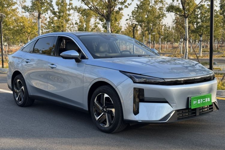 Used  L6 2025 EM-i 140km Starship Edition
