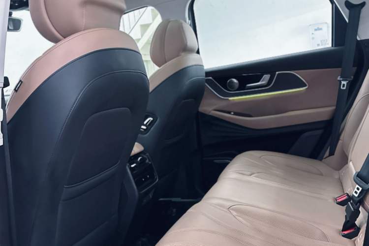 Used Chery Tiggo 8 L 2024 2.0T Two-Wheel Drive Prestige Version 5 Seats
