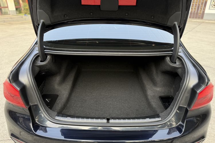 Used BMW 5 Series 2018 Restyled 530Li Leading Edition M Sport Package
