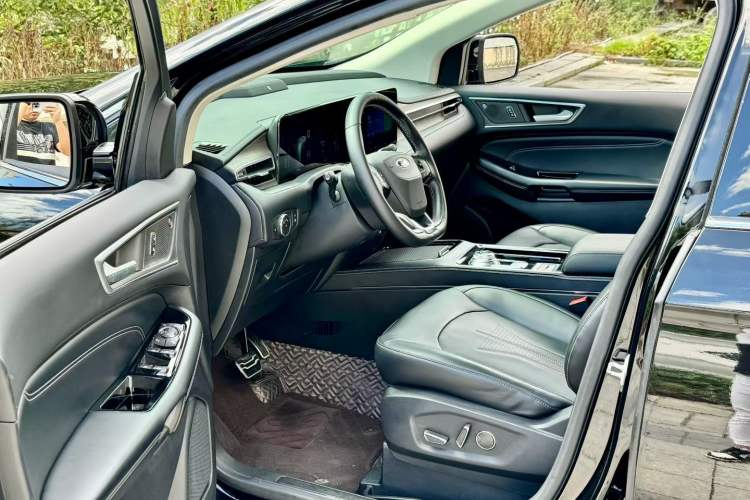 Used Ford Edge 2021 PLUS EcoBoost 245 Two-Wheel-Drive Titanium 7-Seater
