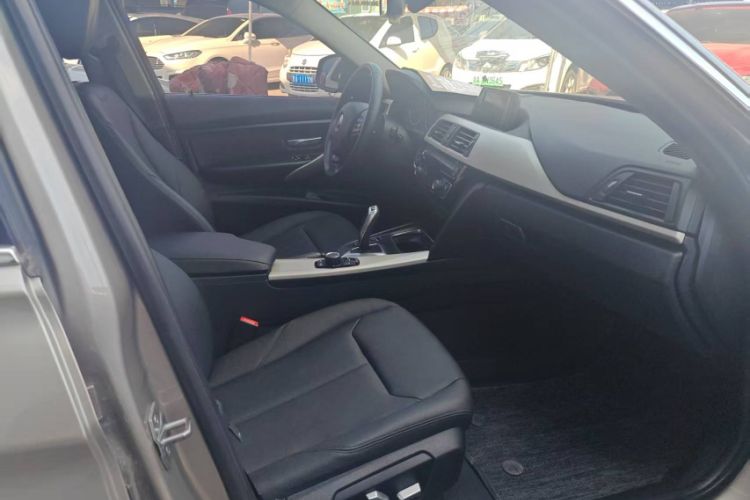 Used BMW 3 Series 2016 320Li Ambition Model
