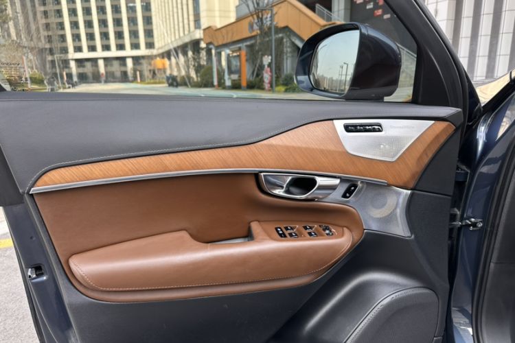 Used Volvo XC90 New Energy 2019 E-Drive Hybrid T8 Prestige 7-Seater China VI Standard
