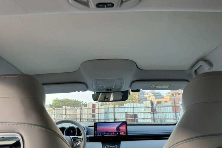 Used ORA Lightning Cat 2022 555 km Luxury Edition