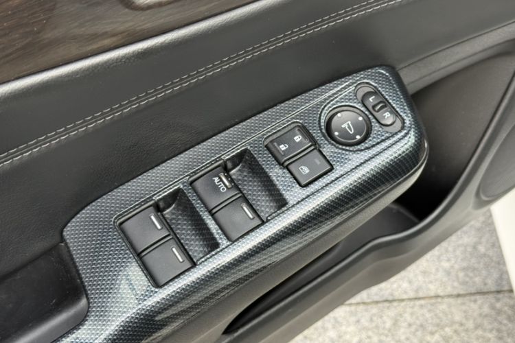 Used Honda Jade 2016 1.8L CVT Luxury Edition 5-seater
