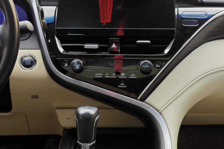 Used Toyota Camry 2021 2.5G Luxury Edition
