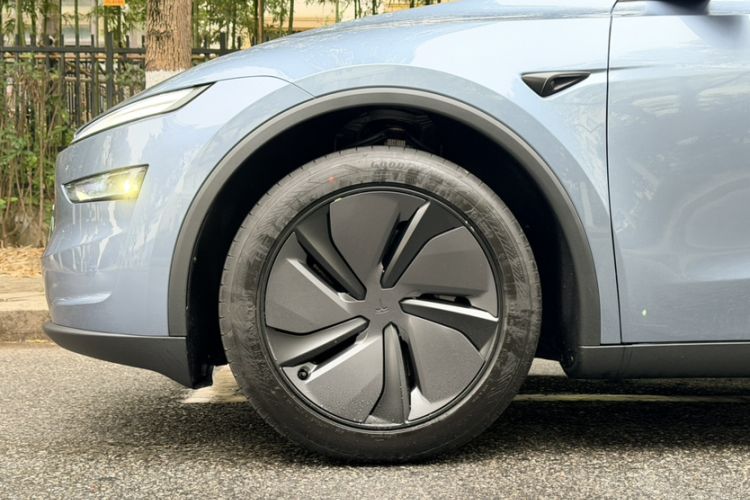 Used Tesla Model Y 2025 Rear-Wheel-Drive Version
