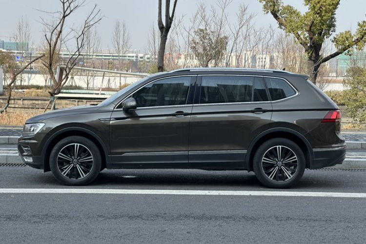 Used Volkswagen Tiguan L 2021 280TSI Automatic Two-Wheel Drive Smart Edition
