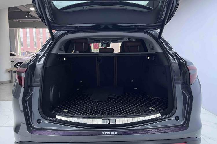 Used Alfa Romeo Stelvio 2017 2.0T 200HP Luxury Edition