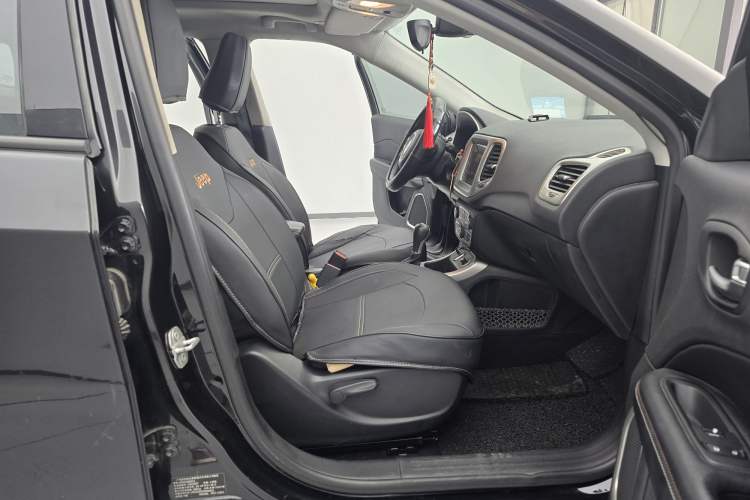 Used  Compass 2017 200T Automatic Family Edition
