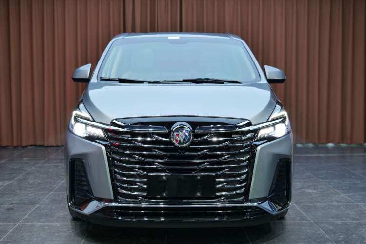 Used Buick GL8 2023 Facelifted Land Cruiser Executive Luxury Version
