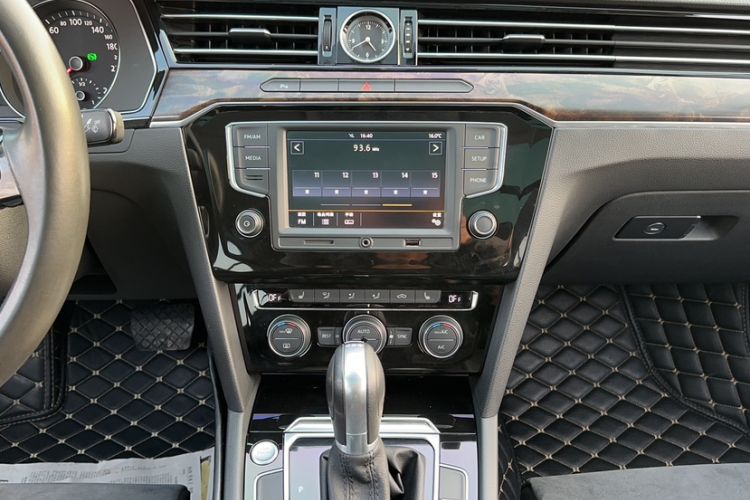 Used Volkswagen Magotan 2017 330TSI DSG Luxury Model
