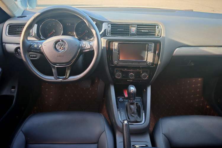 Used Volkswagen Sagitar 2017 230TSI Automatic Comfort Version
