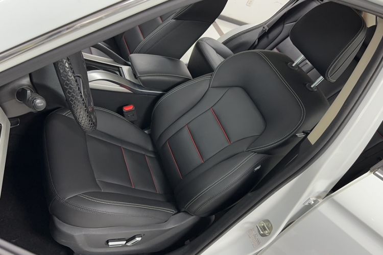 Used Geely Auto Emgrand X7 Sport 2020 1.8TD DCT Two-Wheel Drive Smart Connect 4G-Enabled Version
