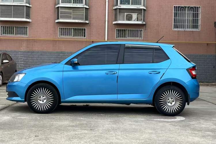 Used Skoda Fabia 2015 1.4L Automatic Front-Drive Model
