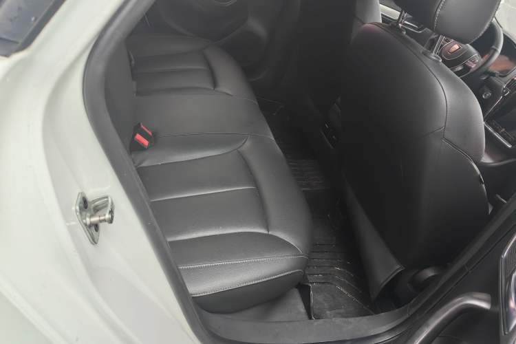 Used Roewe i6 New Energy 2017 45T Hybrid Connect & Smart Enjoyment Edition
