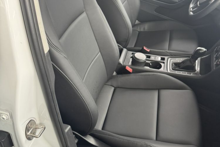 Used Volkswagen Golf 2016 1.6L Automatic Fashion Model
