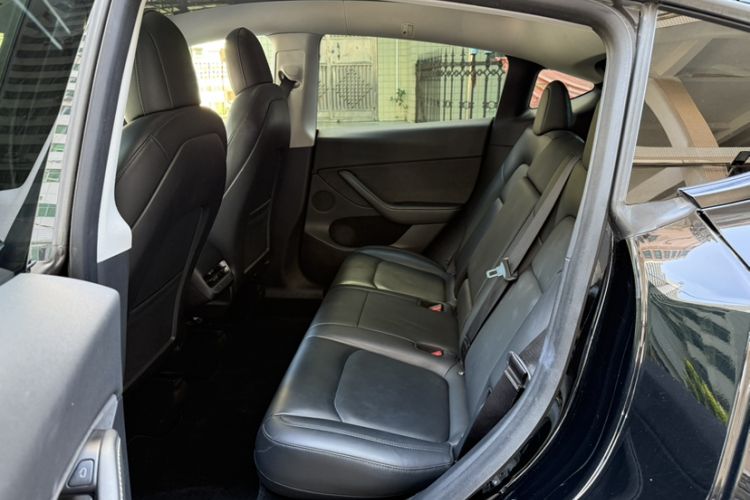 Used Tesla Model Y 2021 Long-Range All-Wheel-Drive Version
