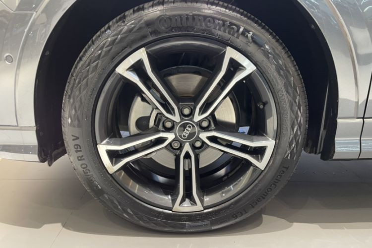 Used Audi Q3 2021 40 TFSI Fashion Dynamic Model
