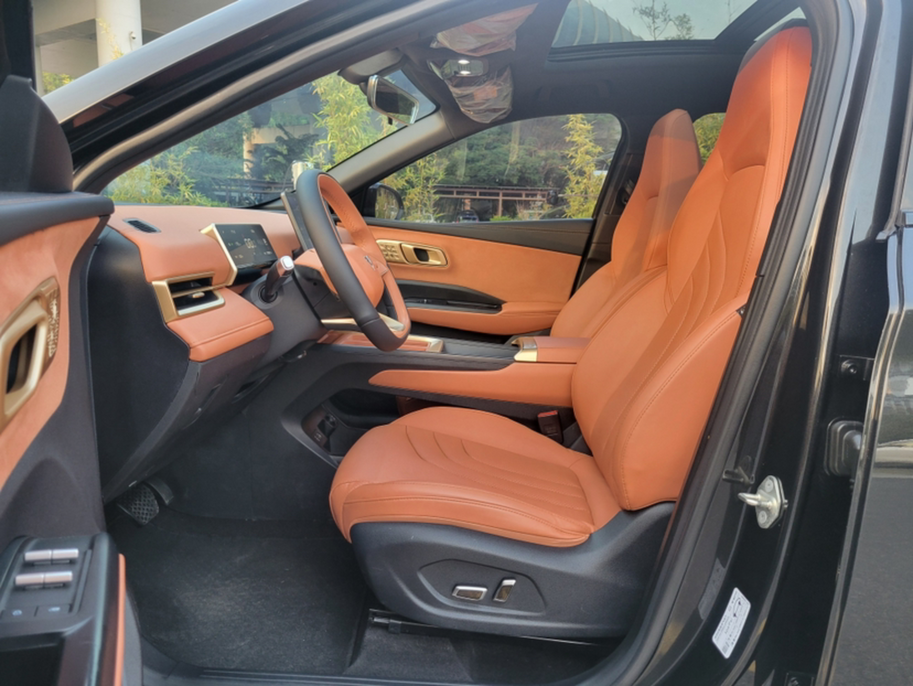 Переднее сиденье в автомобиле