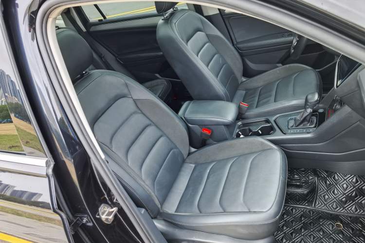 Used Volkswagen Tiguan L 2020 330TSI Automatic Two-Wheel Drive Smart Luxury Edition China VI Standard
