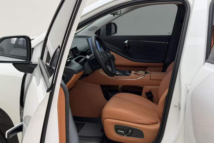 Used AION V 2024 Aion Tyrannosaurus 650 Smart Premium Edition