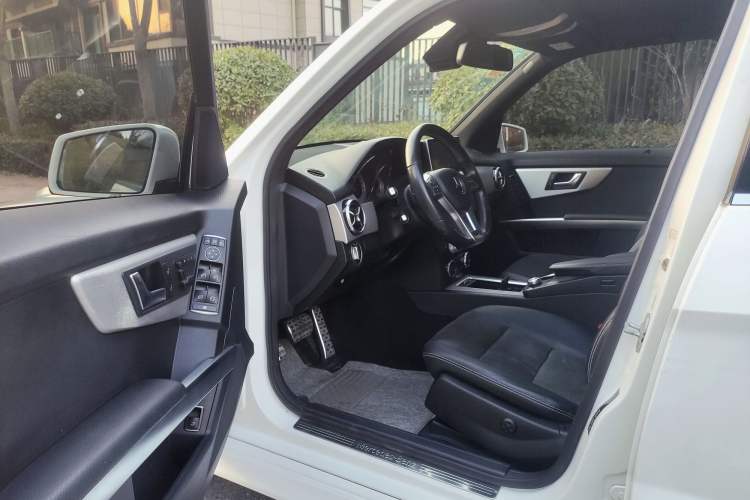 Used Mercedes-Benz GLK-Class 2015 GLK 260 4MATIC Fashion Edition Ultimate Version
