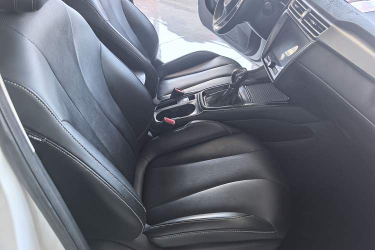 Used Roewe i5 2020 1.5L Automatic 4G Connect Luxury Flagship Edition
