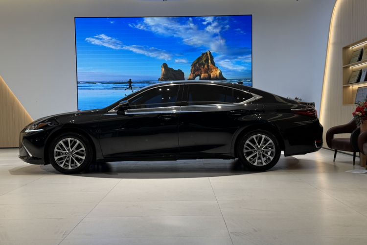 Used Lexus ES 2022 200 Excellence Edition

