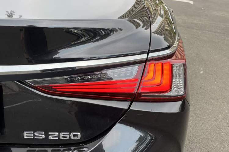 Used Lexus ES 2018 260 Excellence Edition China VI Standard
