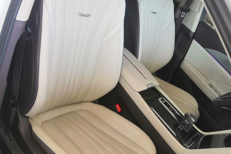Used Hongqi H5 2023 2.0T Automatic Smart Connect Flagship Edition
