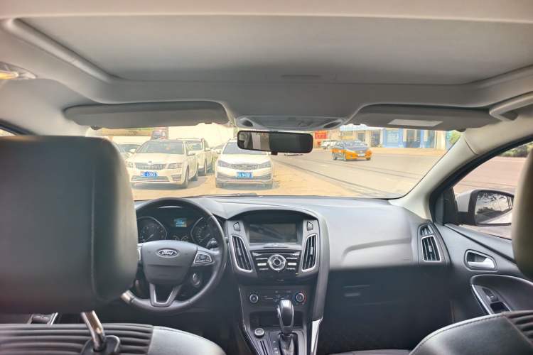 Used Ford Focus 2018 Hatchback Classic 1.6L Automatic Trendy SmartDrive Edition
