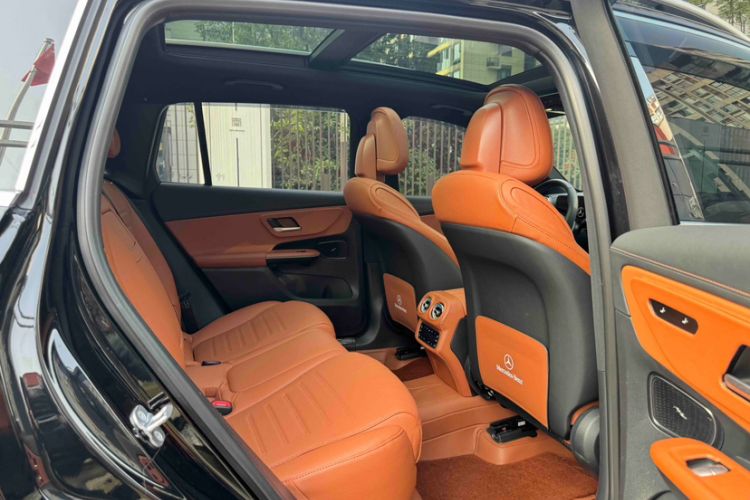 Used Mercedes-Benz GLC 2023 Facelift GLC 260 L 4MATIC Luxury Version 5 Seats
