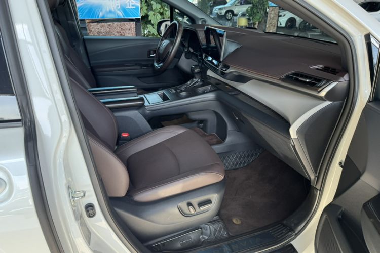 Used Toyota Granvia 2023 2.5L Hybrid Flagship VIP Edition
