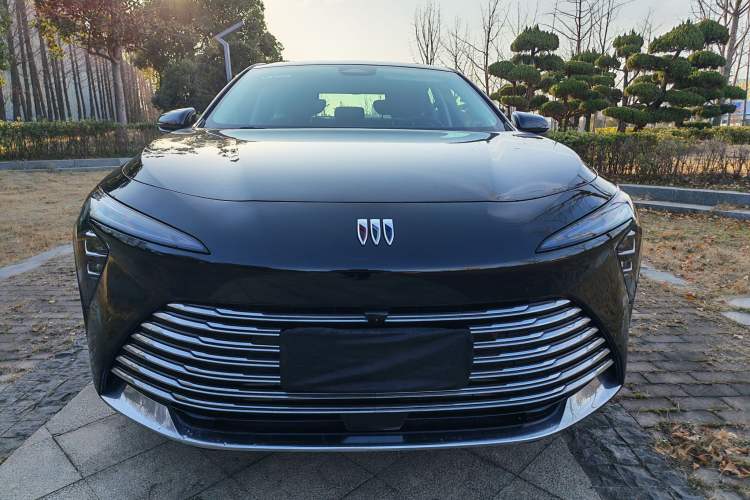 Used Buick LaCrosse 2025 28T Platinum Edition
