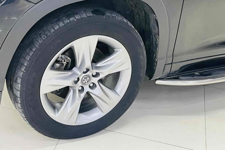 Used Toyota Highlander 2018 2.0T Four-Wheel Drive Luxury Version 7 Seats China VI Standard
