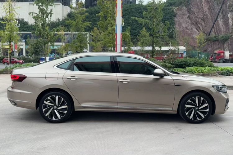 Used Volkswagen Passat 2022 330TSI Starry Luxury Edition
