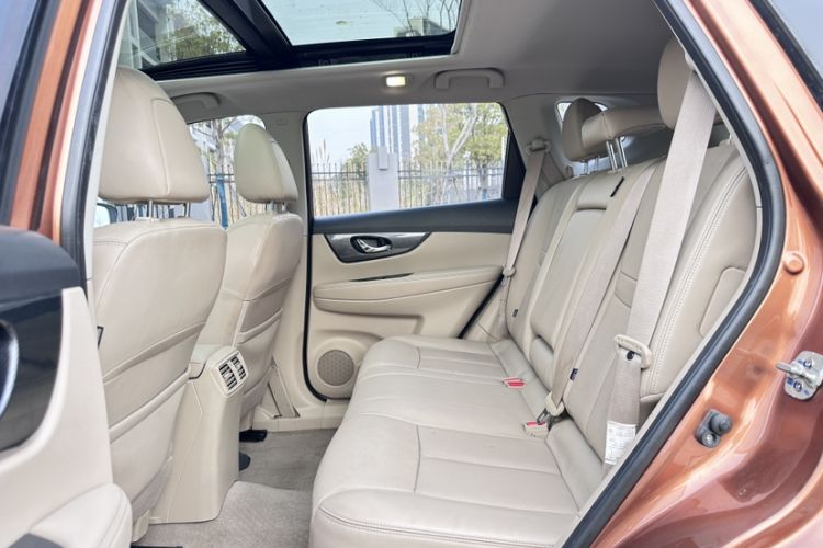 Used Nissan X-Trail 2014 2.5L CVT Leading Edition 4WD
