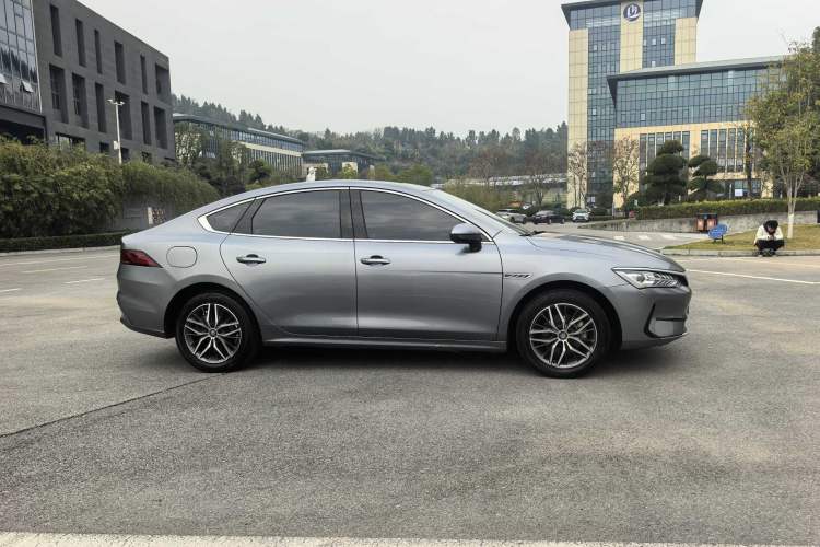 Used BYD Qin PLUS 2021 EV 400KM Luxury Model