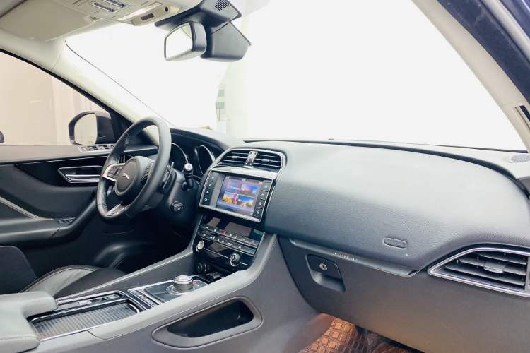 Used Jaguar F-PACE 2018 2.0T Four-Wheel Drive Urban Luxury Edition